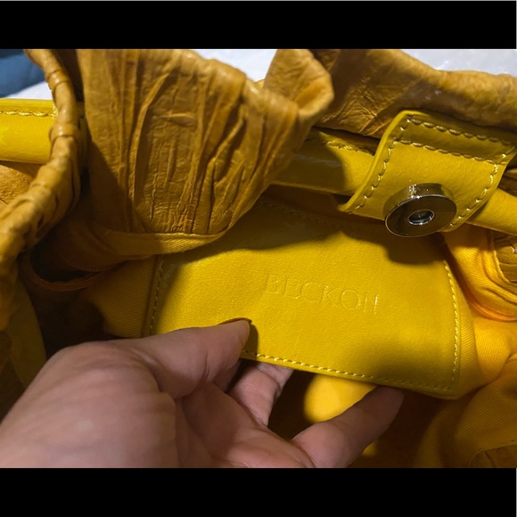 Leather pleated bag, Beckon yellow - Picture 2 of 6